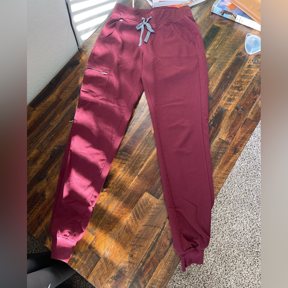 Figs Zamora XS/Tall Maroon Jogger Scrub Bottoms